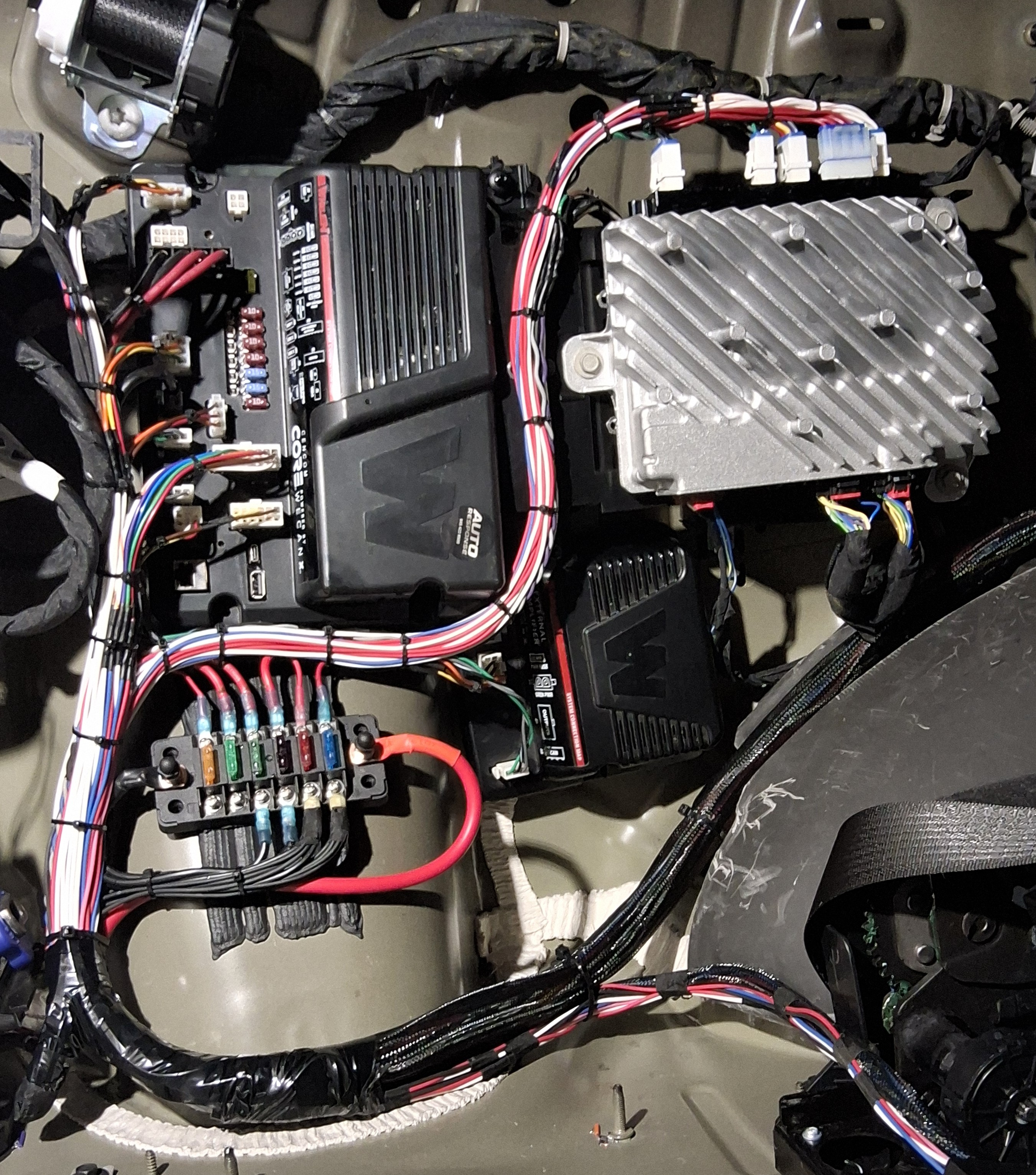 Dashcam and fleet tracking hardware integration