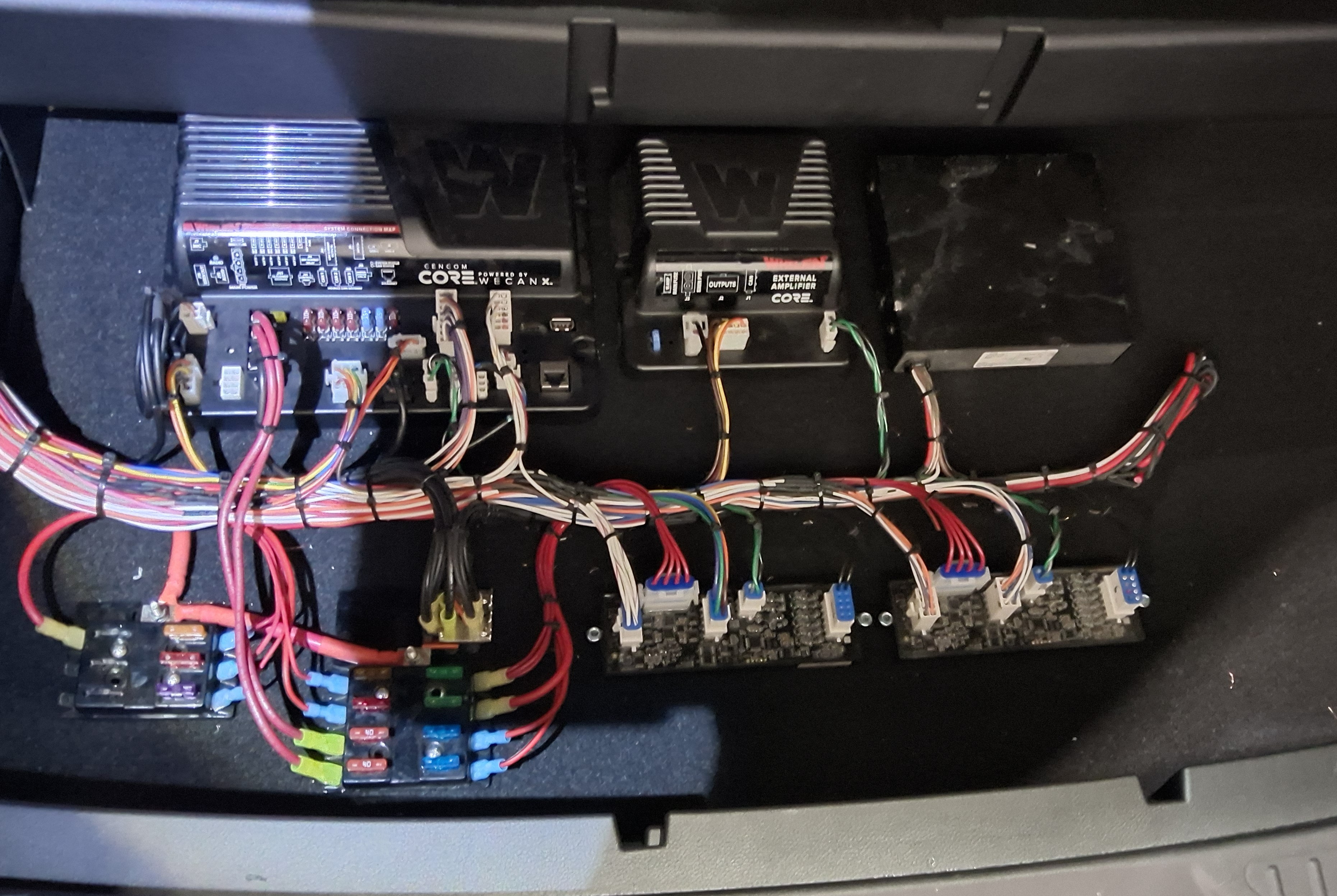 Dashcam and fleet tracking hardware integration